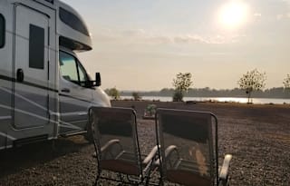 Great 4 Season Family RV w/ Slide-Out, Solar & Gen