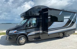 2021 THOR MERCEDES SPRINTER + PETS