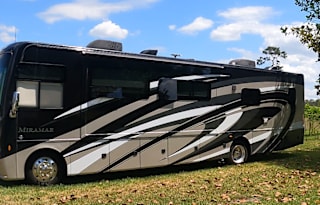 Luxury 2018 Thor Miramar RV Adventure