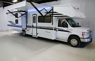 2021 Coachmen Freelander 30BH - Sleeps 6, w/ CarPlay & Power Inverter!!