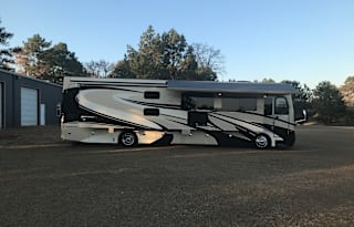 ~UNLIMITED MILEAGE~FLEETWOOD DISCOVERY