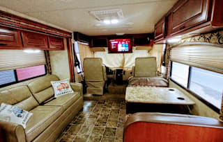 Easy to Drive Thor Hurricane 31G with Bunkbeds