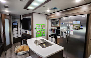 Bunk house! Sleep up to 10, Spacious, Pet Friendly