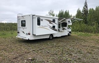 2014 Winnebago chalet 31JR Bunk house #10