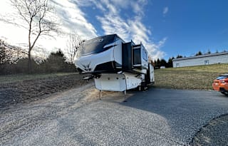 Luxurious Camping in a 2022 Crossroads Cameo