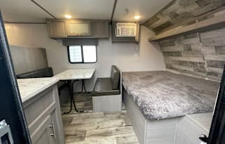 Dutchmen Coleman 17B Camper - Lightweight!