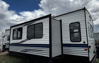 (NEW) Luxury Camper, with Delivery and set up!!!