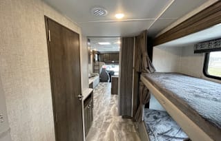 2022 GULFSTREAM WITH BUNK BEDS AND KIDS APPROVED