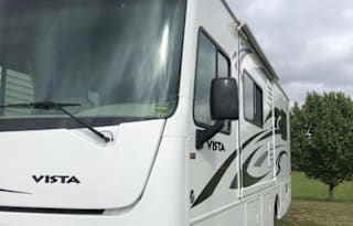 2013 Winnebago Vista 26 foot Class A Motorhome with one slideout