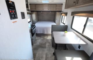19'! Light! Comfy! Sgl. or Small Family! Delivery!
