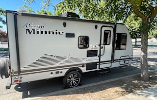 Perfect Small Family Travel Trailer!