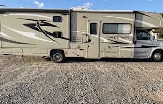 2014 Coachmen RV Leprechaun 320BH Chevy 4500