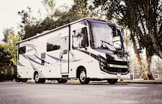 Great 30' RV that sleeps 8 comfortably