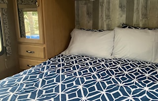 Unlimited miles! Class C!  Sleeps 6.