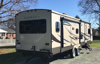 Couples Retreat & Pet Friendly Camper Rental
