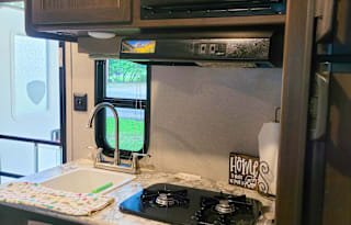 Cozy Luna 2019 Keystone RV Springdale Mini 1790FQ
