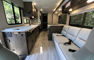 BEAUTIFUL/COMFORTABLE RV ~FULLY STOCKED ~SLEEPS 8