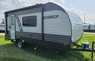 New 2024 Easy to tow 21' low profile sleep 6