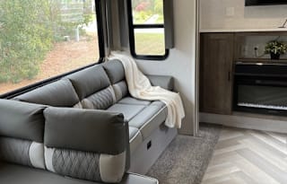 2022 Forest River Travel Trailer Wildwood 31KQBTS