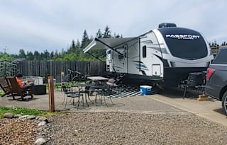 Matt and Candi's all inclusive family camper 2B2B