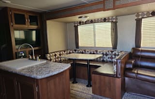 Well appointed family camper.  Sleeps 10!!