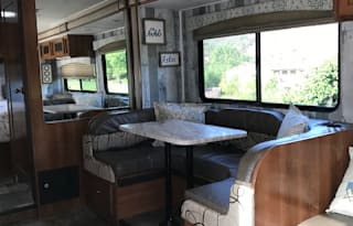 32 ft 2019 Coachmen Leprechaun