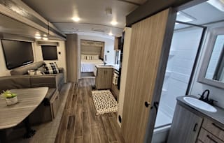 "THE QUADRANTS" - 2BR/1BA Sleeps 12!