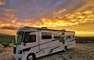 2022 FR3 34DS Class-A(Gas) Sleeps Up to 8 + Tent