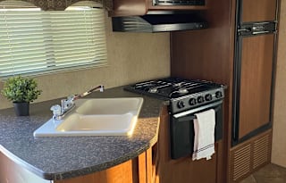 Lone Pine Prowler Bunkhouse