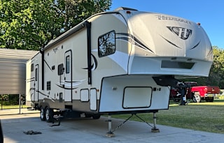 Bunkhouse 9 person sleeper fifth wheel