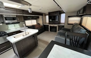 Waylon’s Double Slide living room pet friendly RV with 2 cold AC’s!