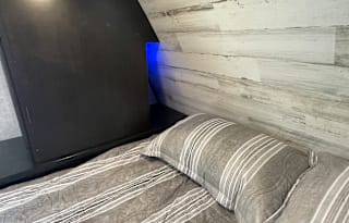 2022 Jayco Jay Feather 24BH