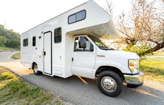 2019- 23ft-Fully stocked- easy to drive- sleeps 7
