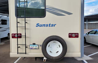 2018 Winnebago Sunstar 27PE