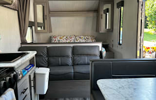 2022 Coleman lantern LT/ Full size bunks!
