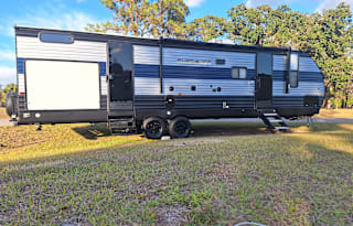 "Ellie Mae" Bunk Room/ Full Outside Kitchen