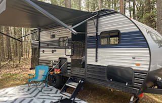 Wolf Pup Bunks w/Spacious Slideout and extras
