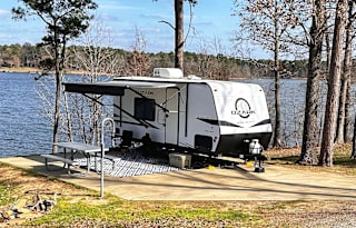 2021 Ozark Ascent 1660FXQ