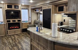 Poconos Romance: Luxury RV Delivered