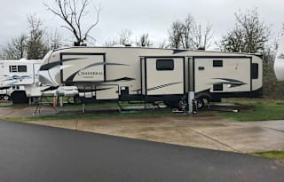 Jones Chaparral Custom Bunkhouse 42'