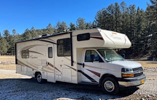 Clean and Reliable Coachmen RV that Sleeps 7