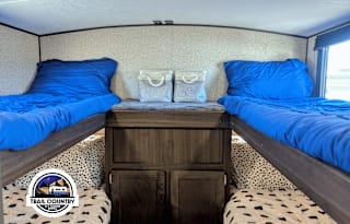 Spacious 2 Bedroom Bunkhouse: Sleeps 9