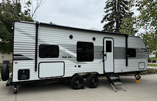 2025 Jayco Jayflight SLX 260BH – Sleeps up to 10!