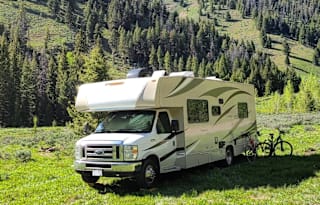 Coachmen Leprechaun RV "Chickaletta" Dog Friendly!