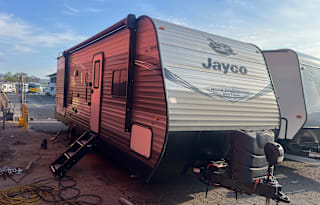 2021 Jayco - Sleeps 8