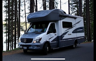2019 Winnebago Navion 24J