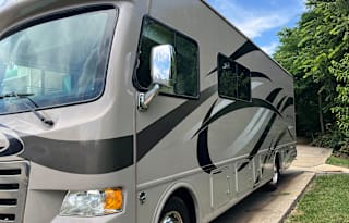 Low Mileage 2014 Thor Ace 27.1 Class A RV Sleeps 5