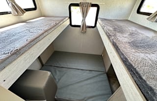 2023 Cruise Lite Bunkhouse Sleeps 10