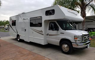 SeaKingH2O 2017 Thor Motor Coach 28A Pet friendly