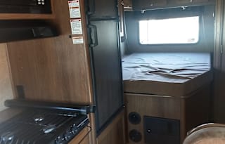 2015 Coachmen RV Leprechaun 220QB Ford 350